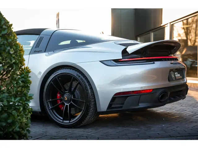Porsche 911 3.0 Targa 4 GTS 2023 Benzine 38