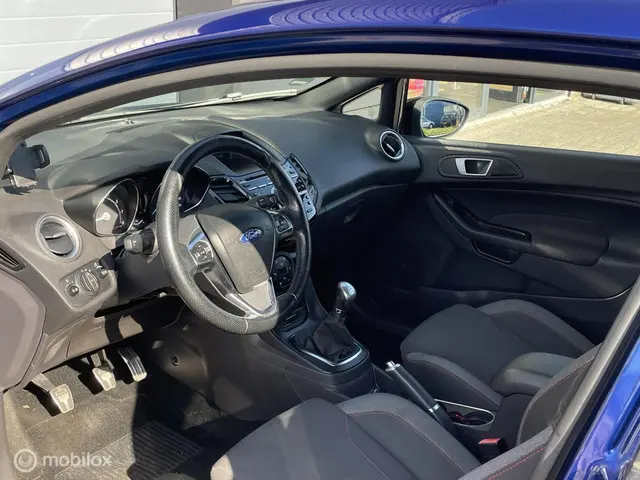 Ford Fiesta ST Line Revisie motor! 2016 Benzine 8