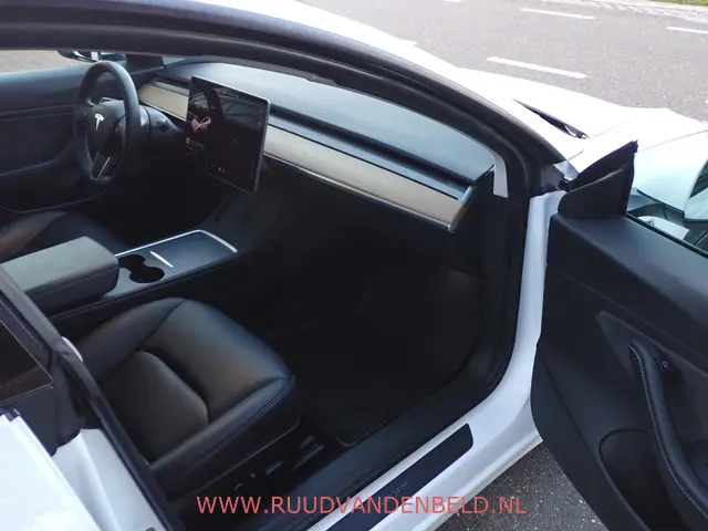 Tesla Model 3 Performance AWD 75kWh 2020 Elektrisch 33