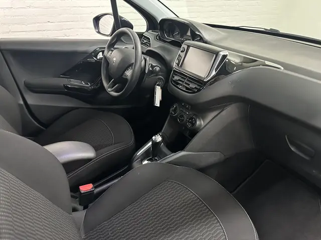 Peugeot 208 1.2 PureTech Active 2017 Benzine 12