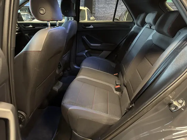 Volkswagen T-Roc 1.5 TSI Sport 2021 Benzine 17