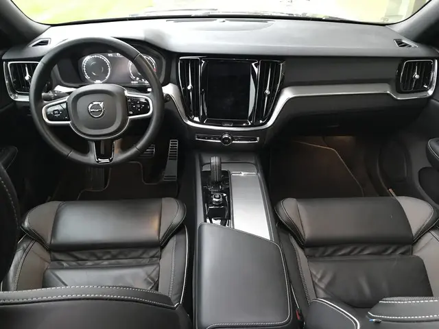 Volvo V60 2.0 B3 R-Design Automaat 2021 Benzine 7
