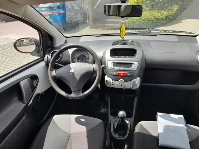 Peugeot 107 1.0 Access Accent 2013 Benzine 8