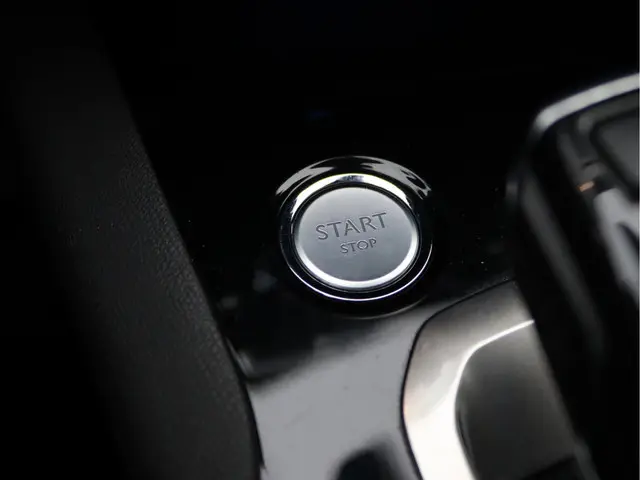 Peugeot 3008 1.6 e-THP Premium 2018 Benzine 58