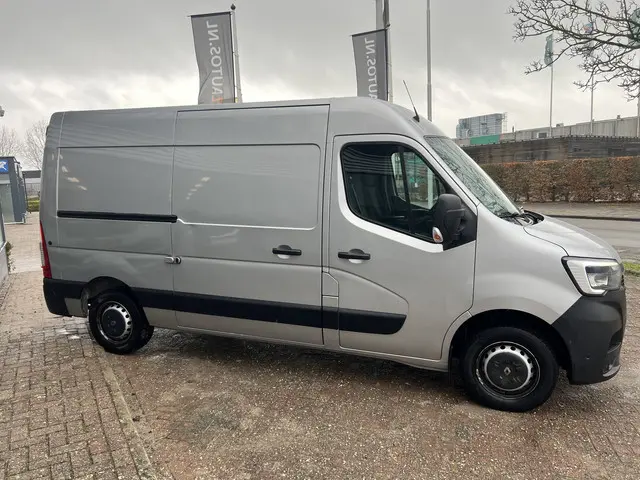 Renault Master T35 2.3 dCi 135 L2H2 2020 Diesel 6