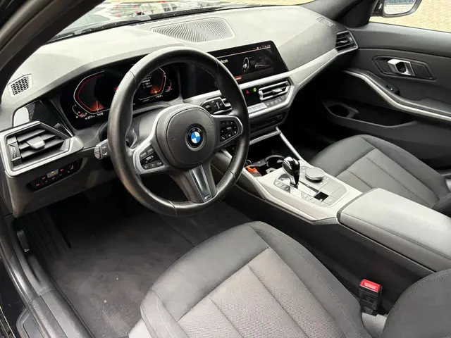 BMW 3 Serie Touring 320i High Executive M 2022 Benzine 10
