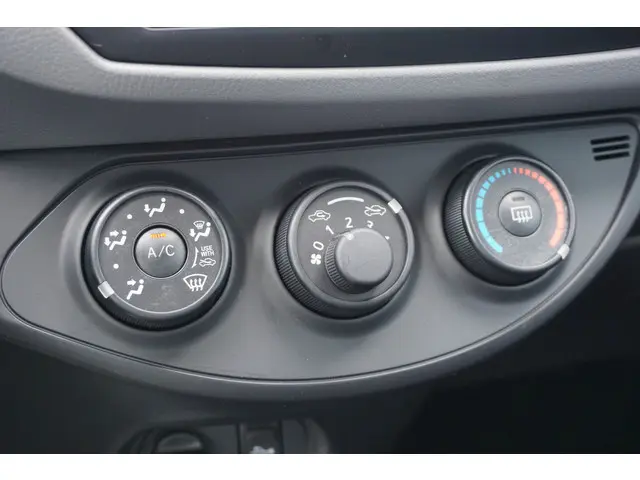 Toyota Yaris 1.3 VVT-i Now 2016 Benzine 14
