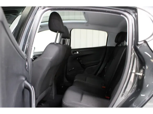 Peugeot 208 1.2 PureTech Style Pack Plus 2015 Benzine 18