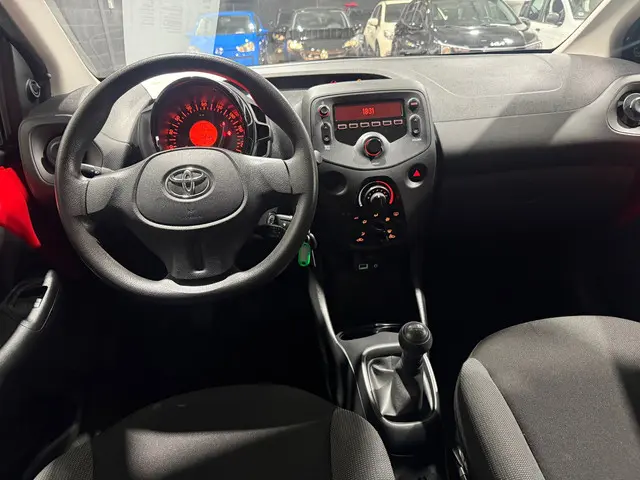 Toyota Aygo 1.0 VVT-i x-now 2017 Benzine 8