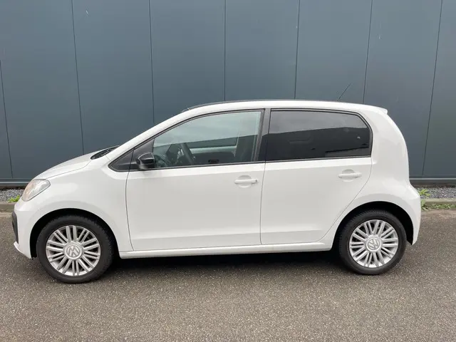 Volkswagen up! 1.0 BMT high up! 2016 Benzine 4