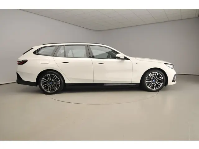 BMW 5 Serie Touring 530e 2024 Hybride Benzine 4