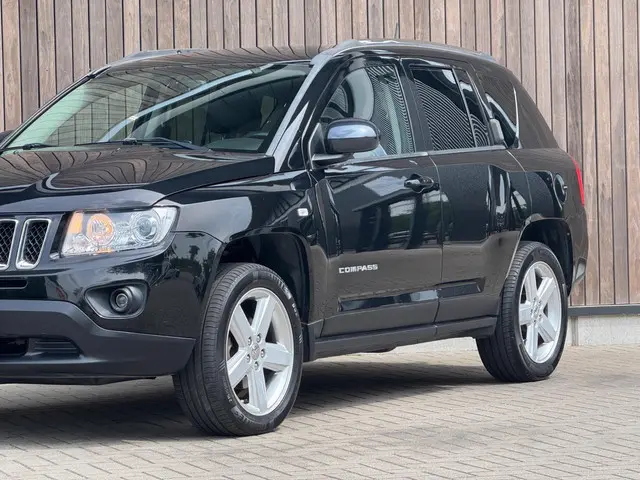 Jeep Compass 2.0 Limited / Leder / Trekhaak / Navi / 2012 Benzine 3