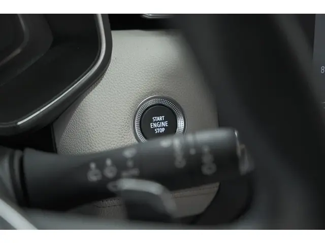 Renault Clio TCe 130 EDC Initiale Paris 2020 Benzine 45