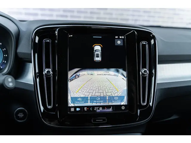 Volvo XC40 2.0 B4 Plus Dark 2025 Benzine 37