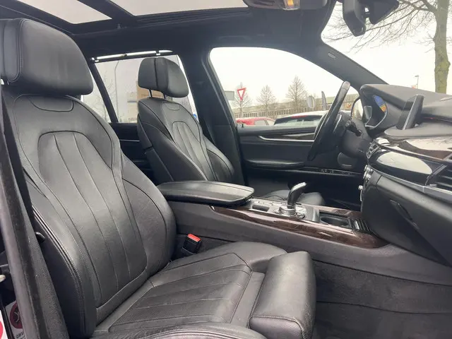 BMW X5 xDrive 50i High Executive 2013 Benzine 7