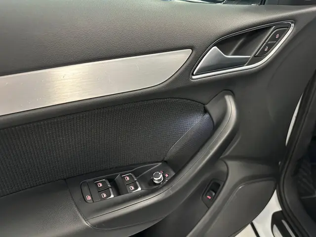 Audi Q3 1.4 TFSI CoD Sport S Line Edition 2017 Benzine 24
