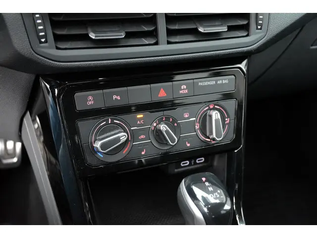 Volkswagen T-Cross 1.0 TSI Life Business 2020 Benzine 30