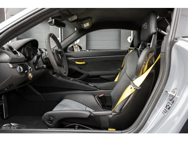 Porsche 718 GT4 RS 2022 Benzine 24