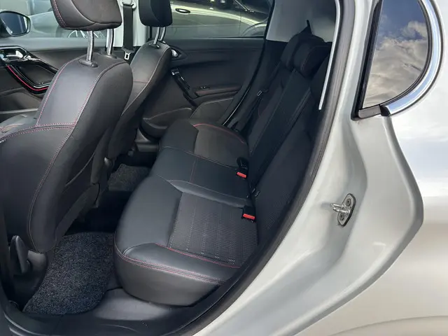 Peugeot 208 1.2 Turbo 110PK GT-line 2018 Benzine 31