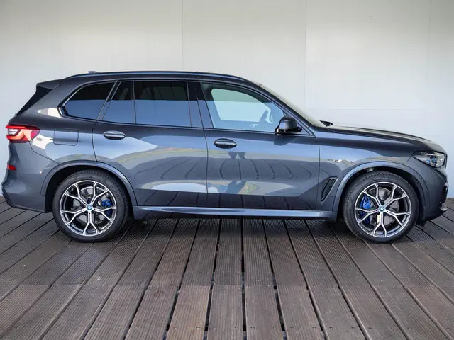 BMW X5 xDrive45e 2022 Hybride Benzine 4