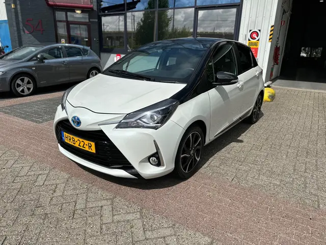 Toyota Yaris 1.5 Hybrid Bi-Tone 2018 Hybride Benzine