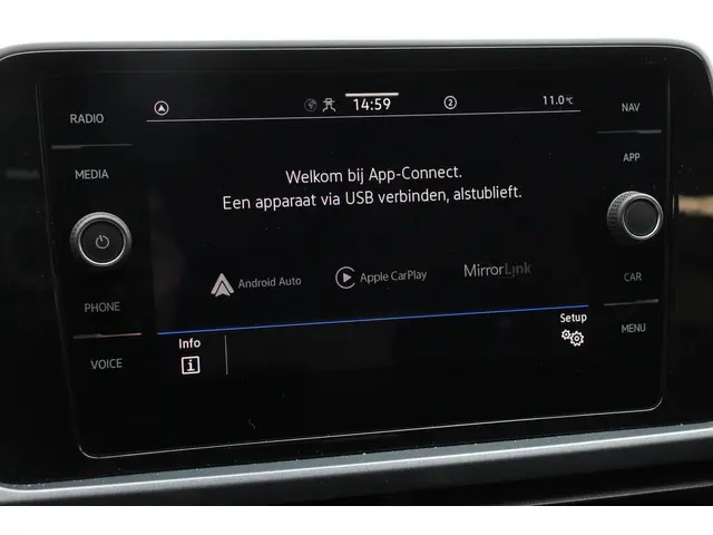 Volkswagen T-Roc 1.5 TSI 150pk DSG Style 2023 Benzine 24