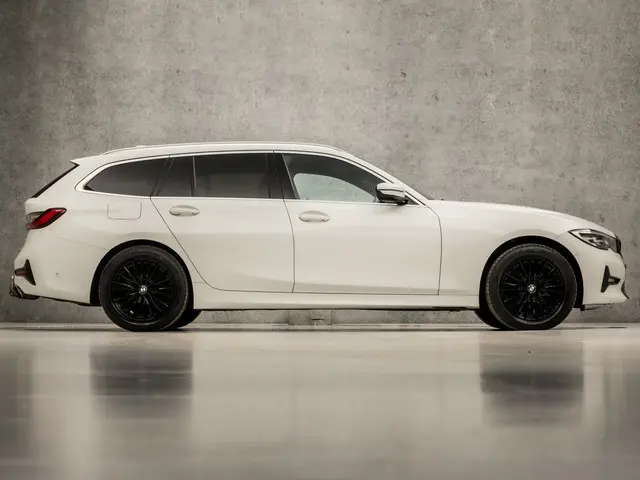 BMW 3 Serie Touring 318i Sportline 2021 Benzine 4