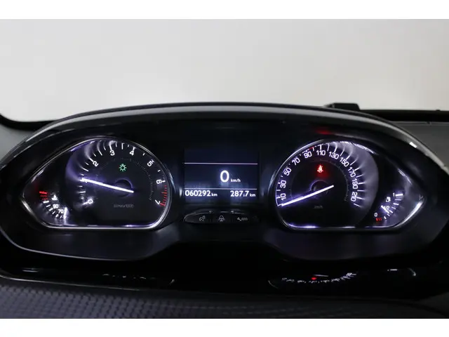 Peugeot 2008 1.2 PureTech Allure 110 PK. 2018 Benzine 16