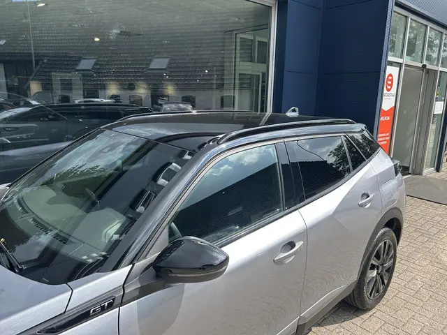 Peugeot 2008 1.2 Hybrid 145 GT 2025 Hybride Benzine 39