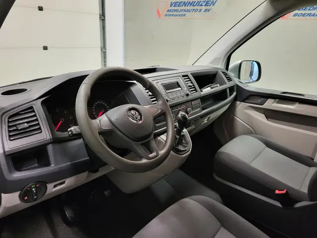 Volkswagen Transporter 2.0TDI L2/H1 Euro 6! 2020 Diesel 4