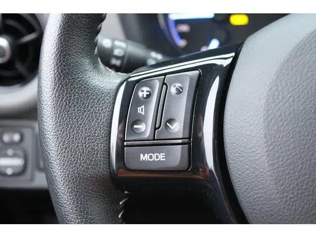 Toyota Yaris 1.5 Hybrid Dynamic 2018 Hybride Benzine 16