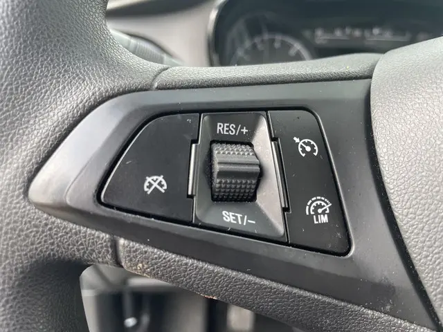 Opel KARL 1.0 ecoFLEX 120 Jaar Edition 2019 Benzine 19