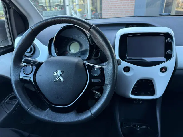 Peugeot 108 1.0 e-VTi Première 2014 Benzine 10