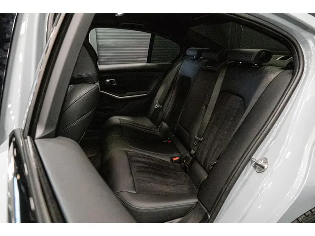 BMW 3 Serie 330e 2024 Hybride Benzine 20