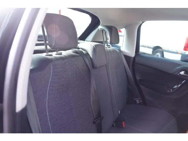 Citroën C3 1.2 PureTech Exclusive 2016 Benzine 42