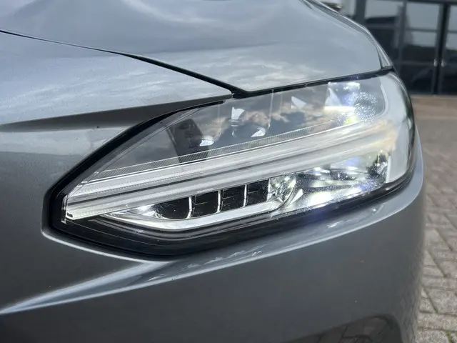Volvo V90 2.0 D4 190 pk Momentum 2017 Diesel 40