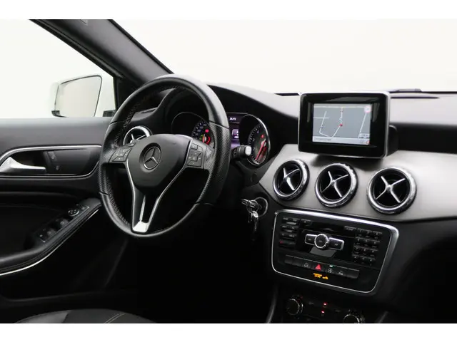 Mercedes-Benz GLA 180 Ambition Automaat 2015 Benzine 28