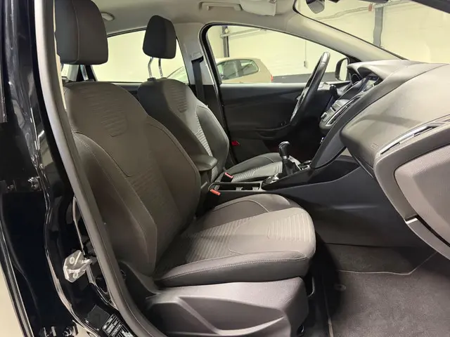 Ford Focus 1.0 Titanium Navi|Trekhaak|PDC! 2018 Benzine 16