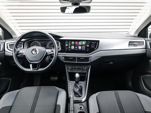 Volkswagen Polo 1.0 TSI Highline Business R 2021 Benzine 33