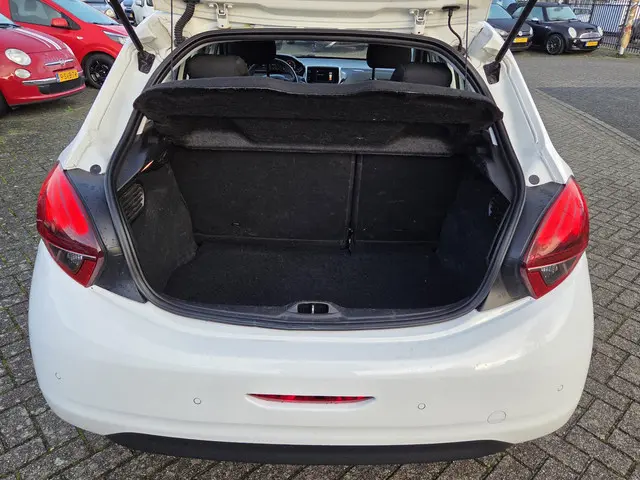 Peugeot 208 1.2 PureTech/NAVI/APPLE CARPLAY 2018 Benzine 26