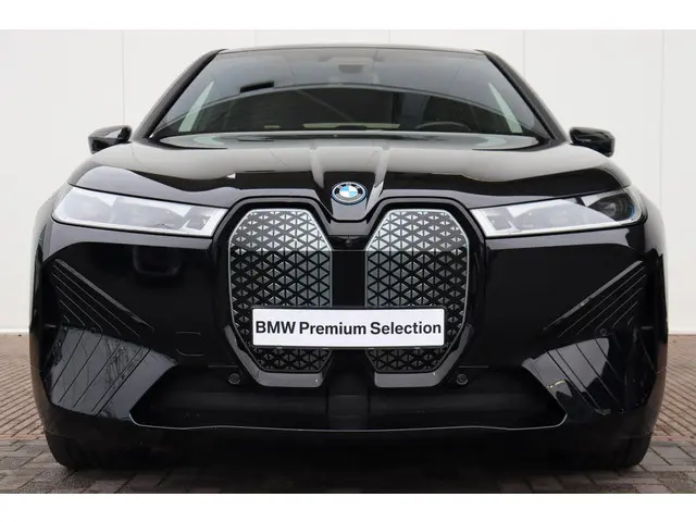 BMW iX 2