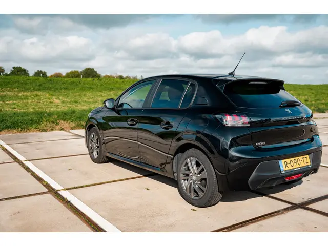 Peugeot 208 1.2 PureTech Active Pack 2023 Benzine 32