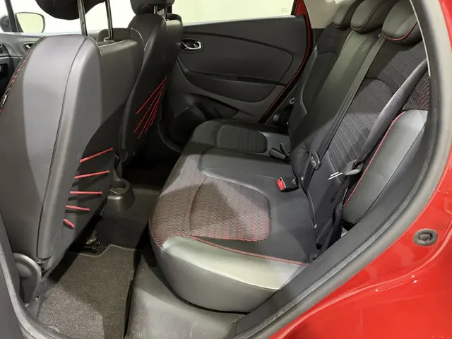 Renault Captur 0.9 TCe Helly Hansen NAP 2015 Benzine 35