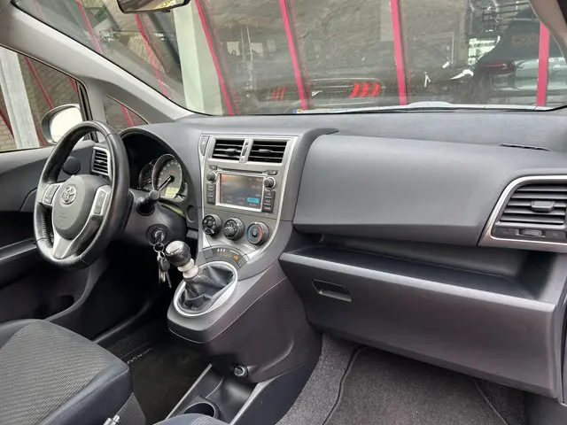 Toyota Verso-S 1.3 VVT-i Comfort 2012 Benzine 19