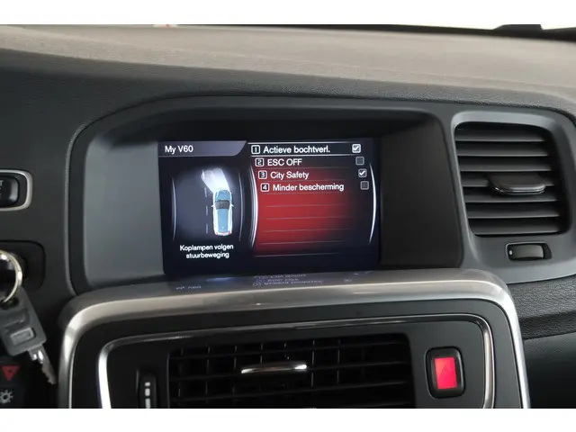 Volvo V60 2.0 T4 R-Design 2018 Benzine 29