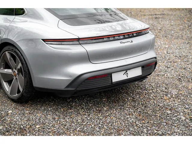 Porsche Taycan Performance 2021 Elektrisch 33