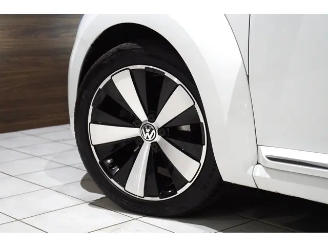 Volkswagen Beetle Cabriolet 1.2 TSI Club 2016 Benzine 25