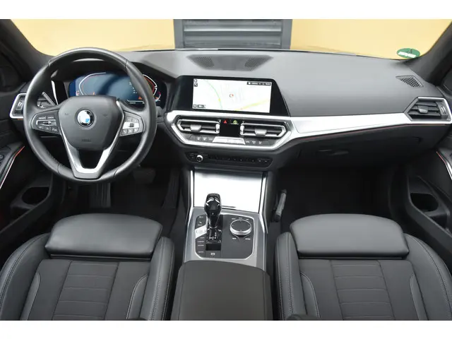 BMW 3 Serie 318i Executive Edition 2021 Benzine 3