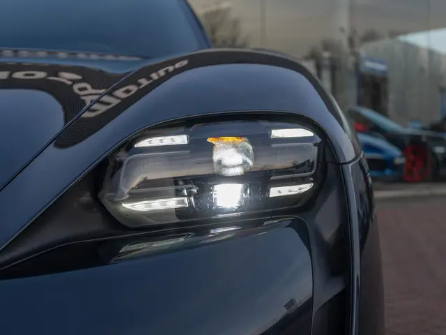 Porsche Taycan Performance 84 kWh 2023 Elektrisch 16