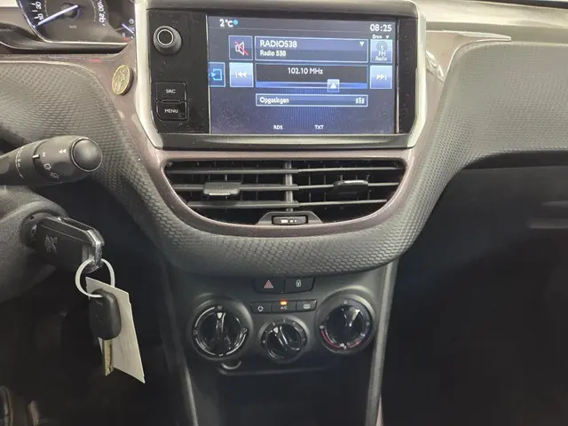 Peugeot 2008 1.2 PureTech Active 2015 Benzine 12